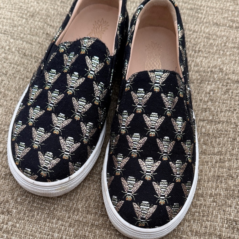 Aquazzura Black Slip-On Shoes with gold Bee Pattern sz 32 (1.5)